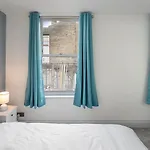 Modern 2-Bedroom Flat In Vibrant East London