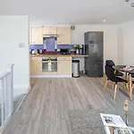 Modern 2-Bedroom Flat In Vibrant East London