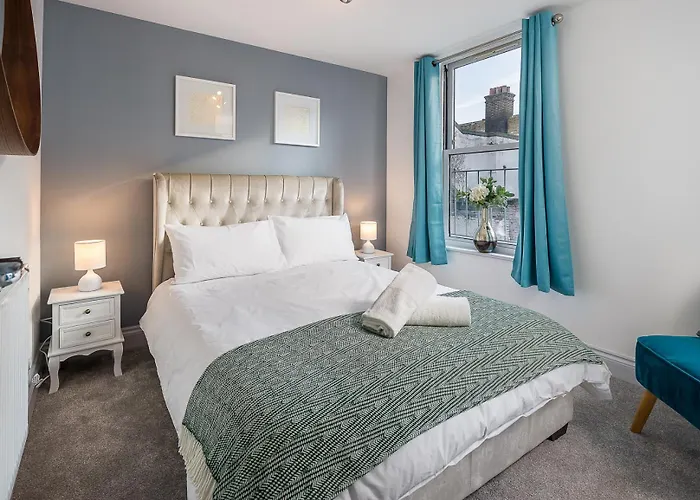 Modern 2-Bedroom Flat In Vibrant East London